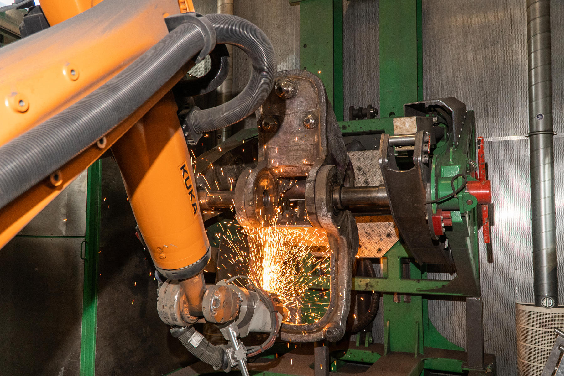 Gebiss-Aufarbeitung durch Schleifroboter